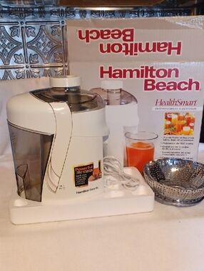 Hamilton Beach White and Clear HealthSmart Juicer with Strainer